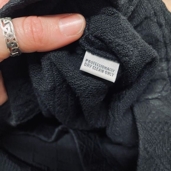 St. John Black Textured Knit Mini Skirt Stretch Size 4 - Picture 11 of 14